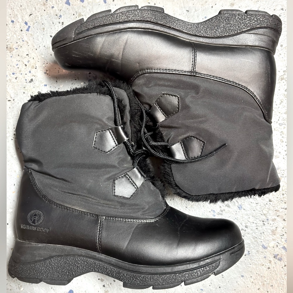 Women's Weatherproof Black Fur Winter Boots - Size 8